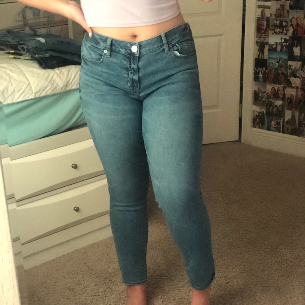 american eagle light wash jeans.